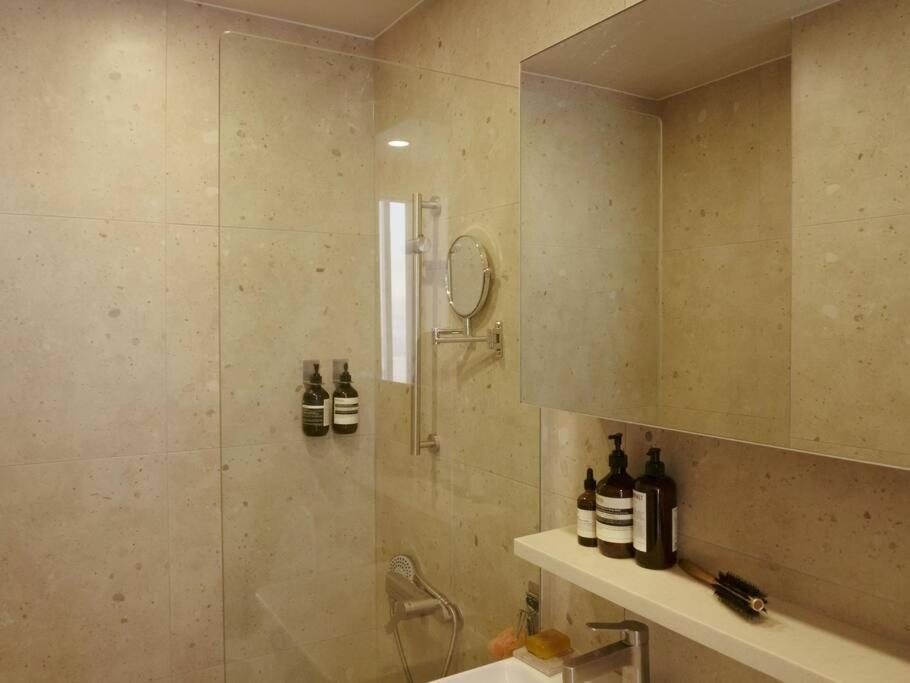 Apartment 10 Minutes From Seongsu Station, Designer's Duplex Space, Sageunsageun Seoul
